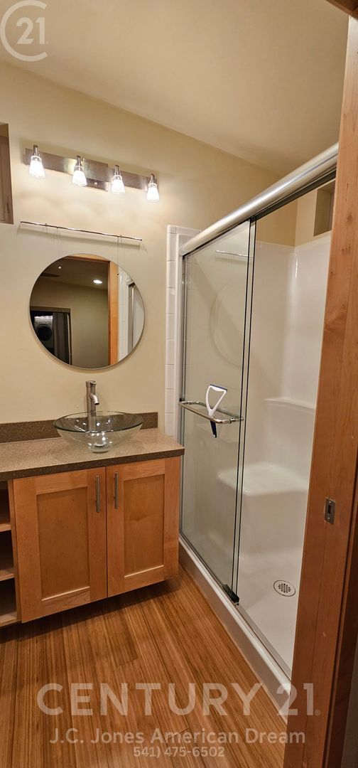 Building Photo - Spectacular Views in the Heart of Applegate Wine Country