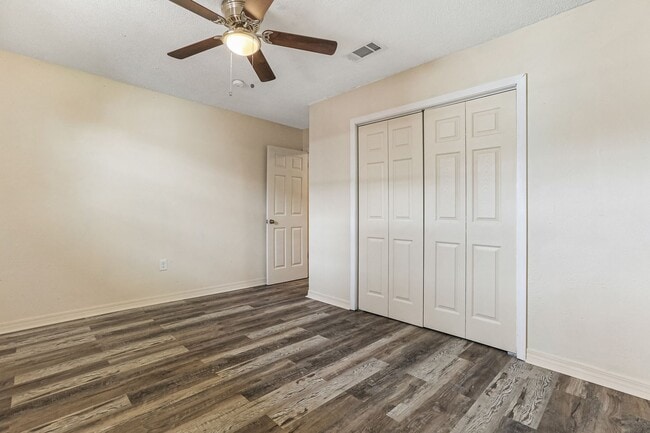 Building Photo - Modern 2BR Townhouse-Style Apartment | 1,010 Sq. Ft. | Renovated Interior | Westbank Expressway L...