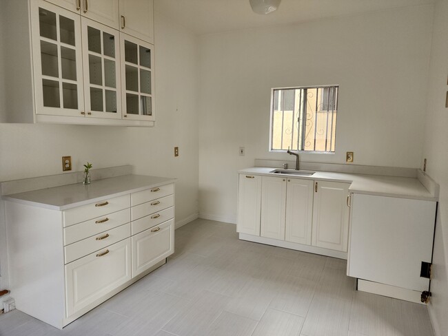 Kitchen - 2822 Sierra St