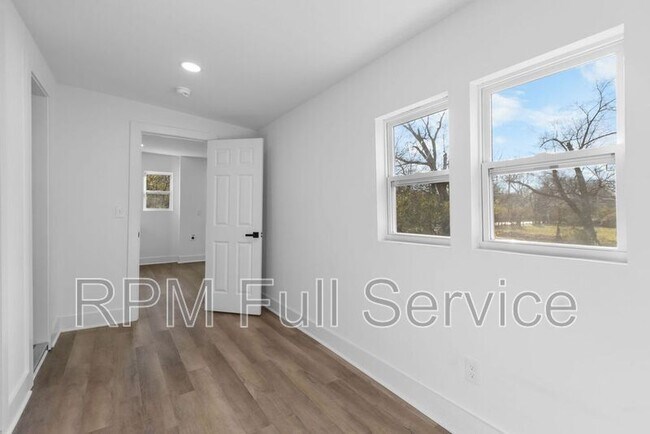 Building Photo - 1405 14th Ave N