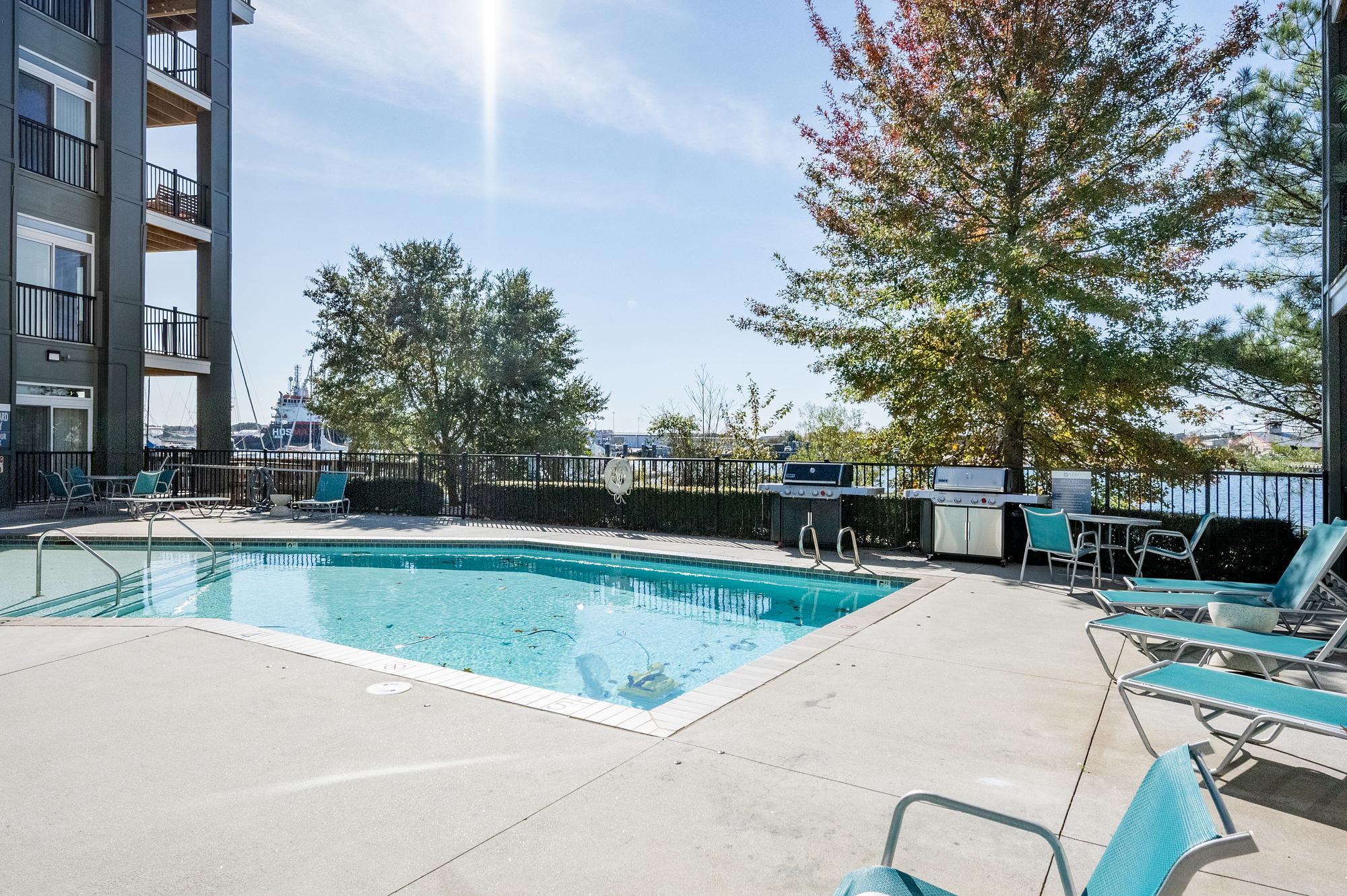 Building Photo - 4921 Pretty Lake Ave