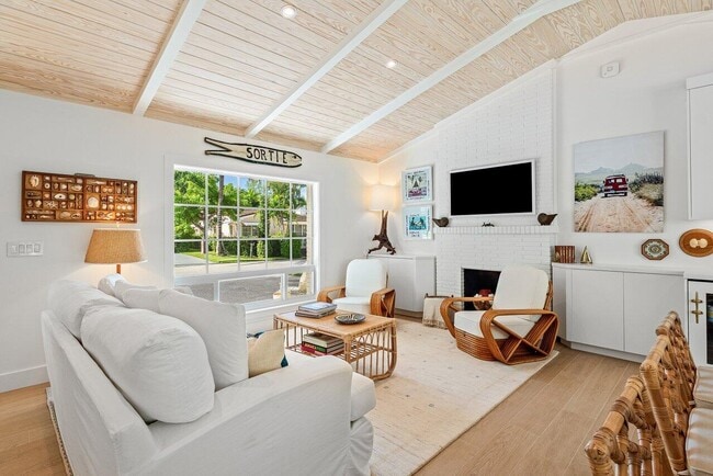 Building Photo - 11 Hersey Dr