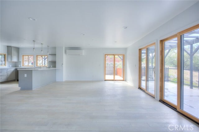 Building Photo - 470 Sycamore Glen