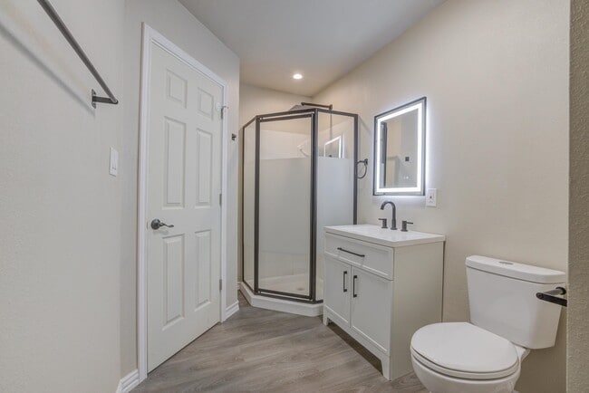 Building Photo - 5303 Shady Oak Cir