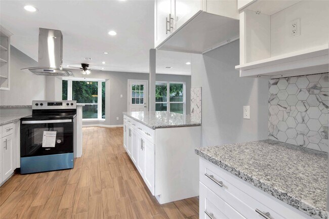 Building Photo - 12811 Golden Tee Ln