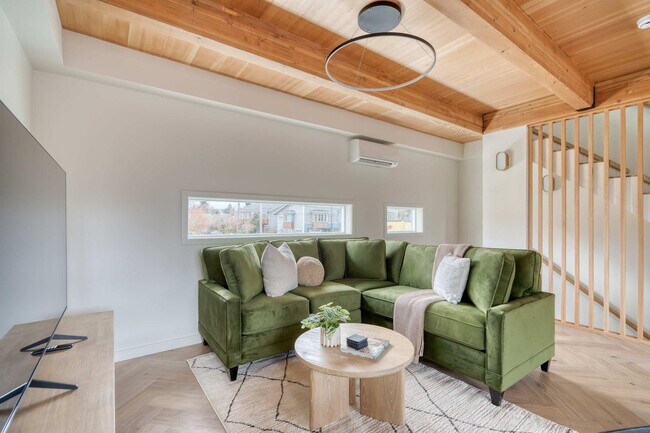 Building Photo - 5018 NE 26th Ave