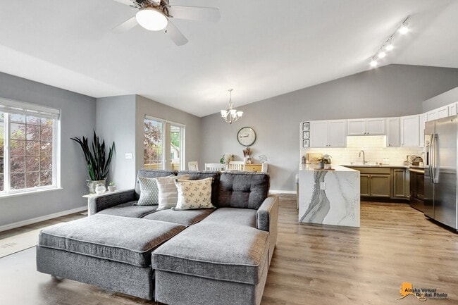 Building Photo - Stunning 3 Bedroom Home in East Anchorage with Garage