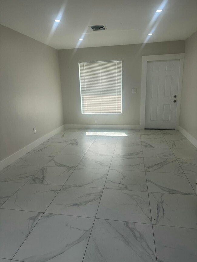 Building Photo - 1227 NW 6th Ave