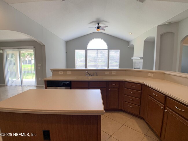 Building Photo - 1213 Harbour Town Dr