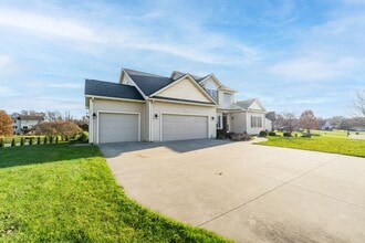 Building Photo - Five Bedroom Home in Kalamazoo