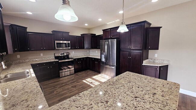 Building Photo - 4 BR 3.5 BA in Swansboro!