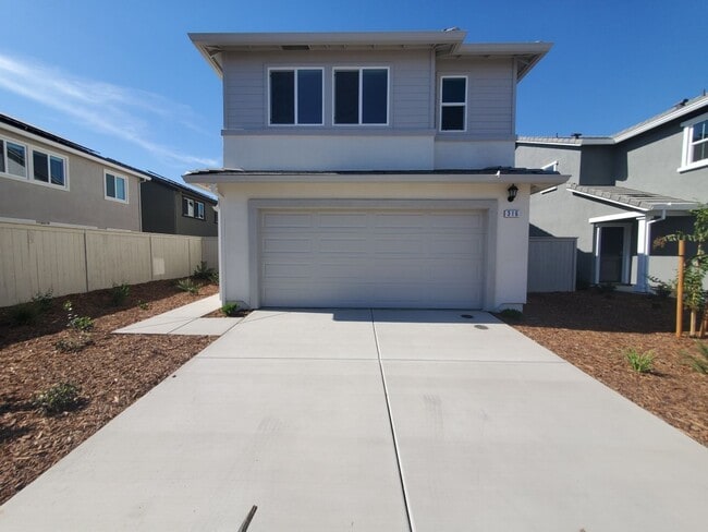 Building Photo - 3 Bed 2.5 Ba 2 Car Garage in Roseville!