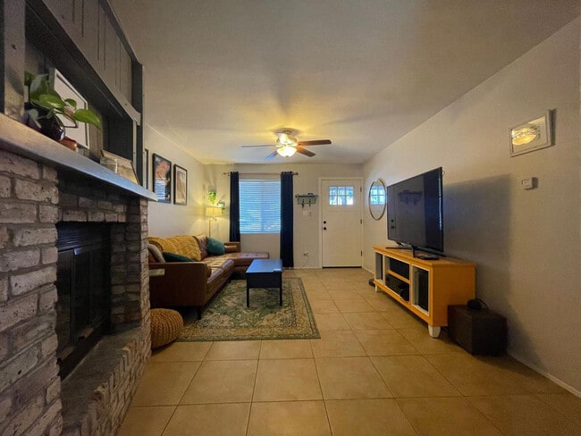 Building Photo - 843 E Butler Dr