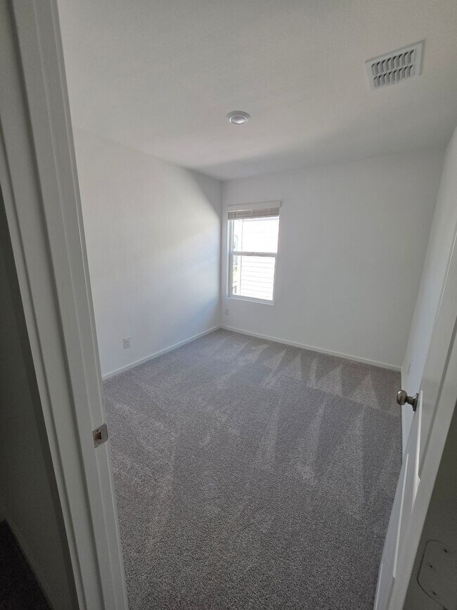Building Photo - Chic, Compact, and Brand-New in Foree Ranch
