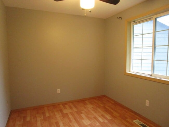 Building Photo - 1925 Wildflower Way