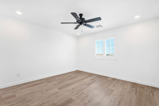 Building Photo - Modern Cadence Living with Designer Upgrades & Resort-Style Amenities!