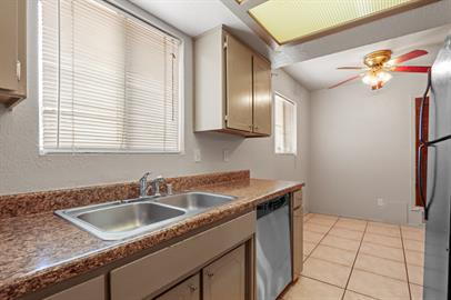 Building Photo - 2 bedroom Duplex in Northeast El Paso