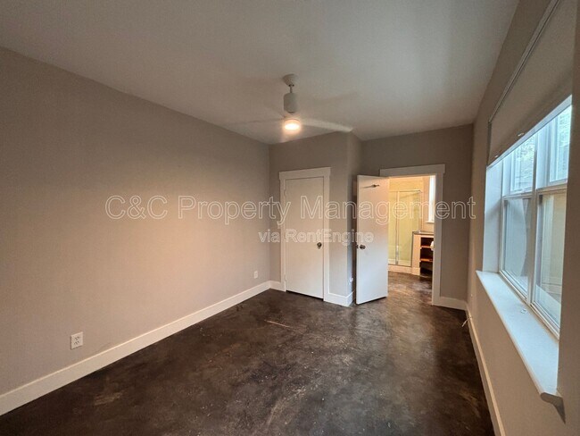 Building Photo - 3214 Ettie St