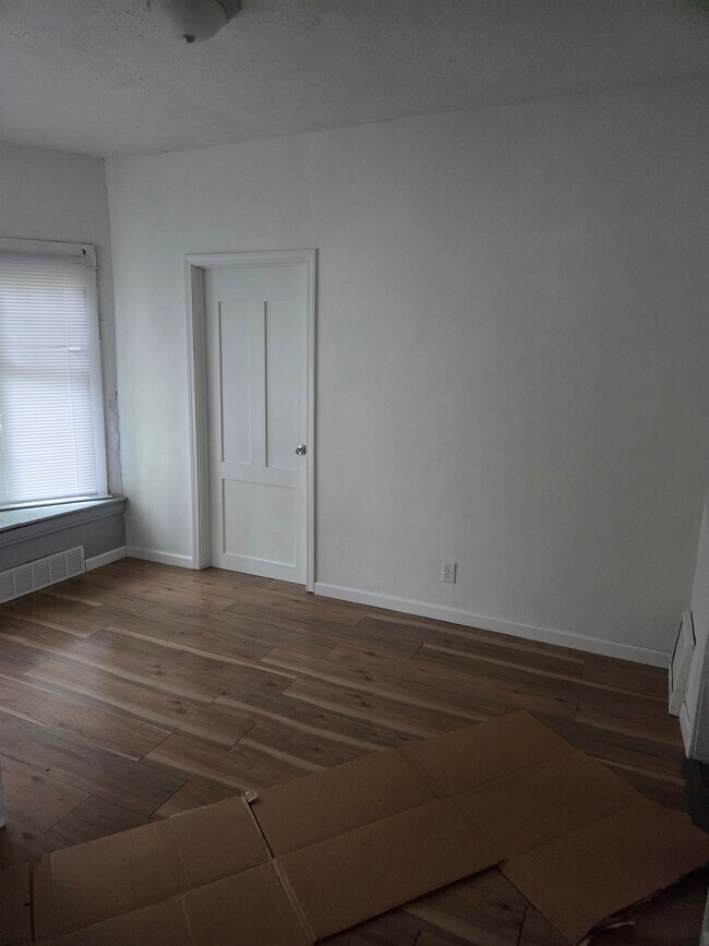 Building Photo - 1427 Lane Blvd