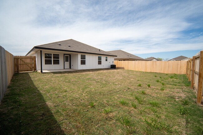 Building Photo - 1414 Sideoats Ln