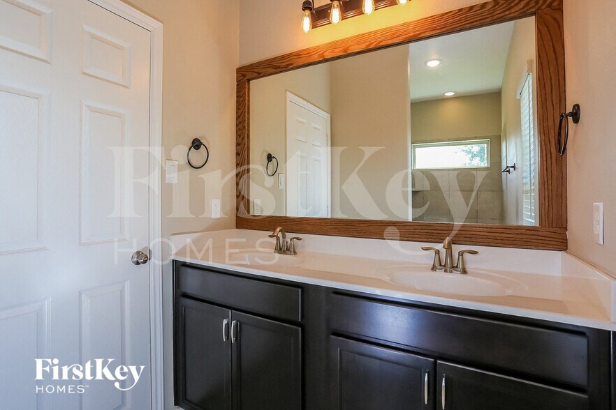 Building Photo - 12934 Crombie Dr