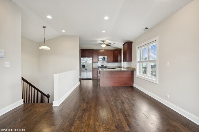 Building Photo - 3519 W Medill Ave