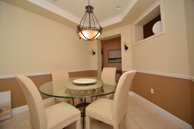 Building Photo - Furnished townhome! Located in Plantation ...