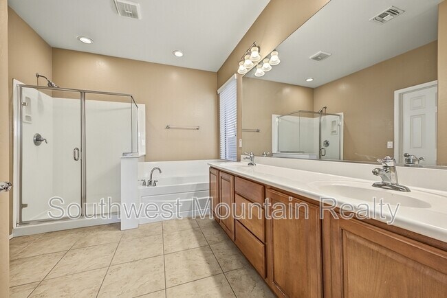 Building Photo - 2346 N Monticello Dr