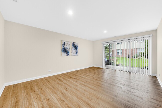 Building Photo - 1257 N Streamwood Ln