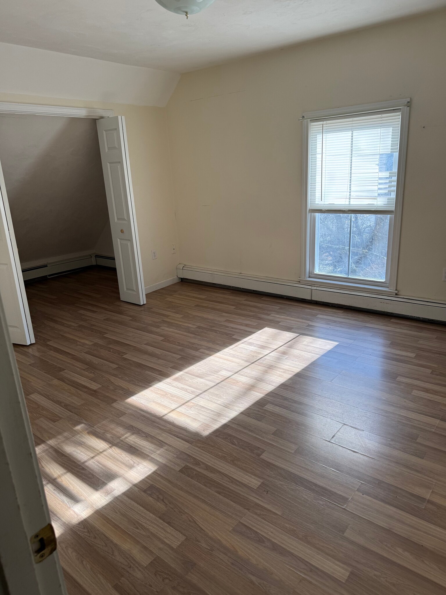 Building Photo - 298 Main St