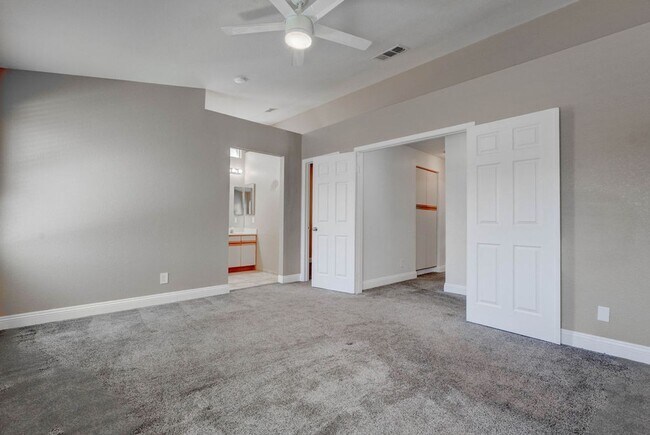 Building Photo - 26 Fantasia Ln