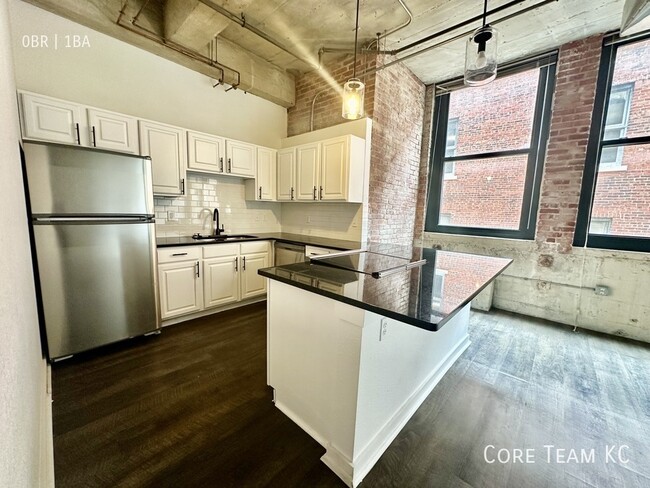 Building Photo - Renovated Spacious Loft For Rent in Downto...