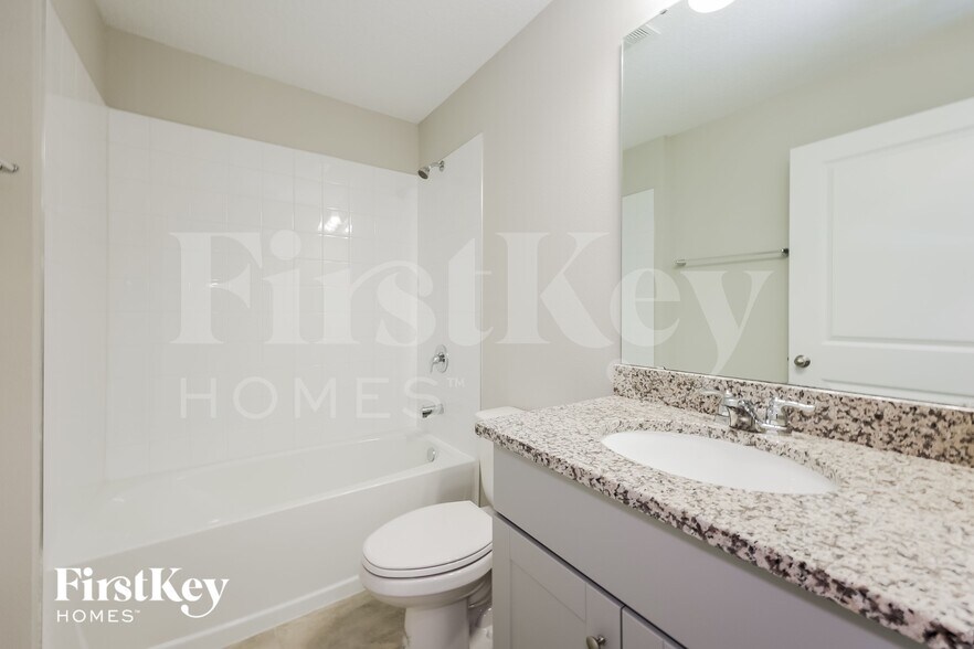 Building Photo - 513 Earhart Dr