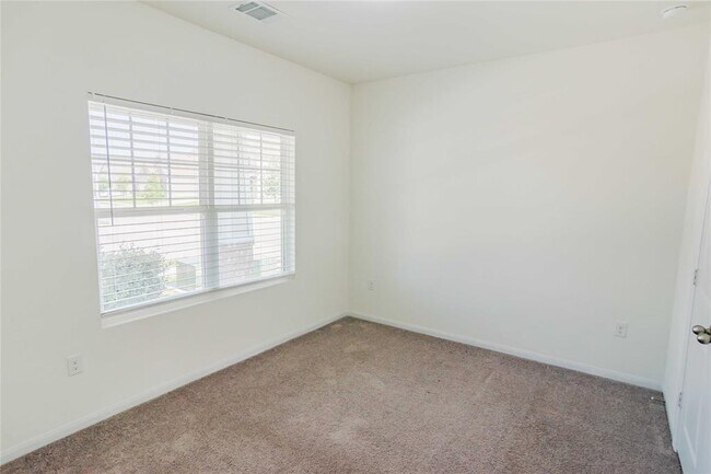 Building Photo - 101 Englenook Dr