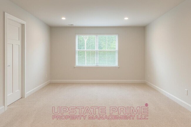 Building Photo - 340 Lograto Ln