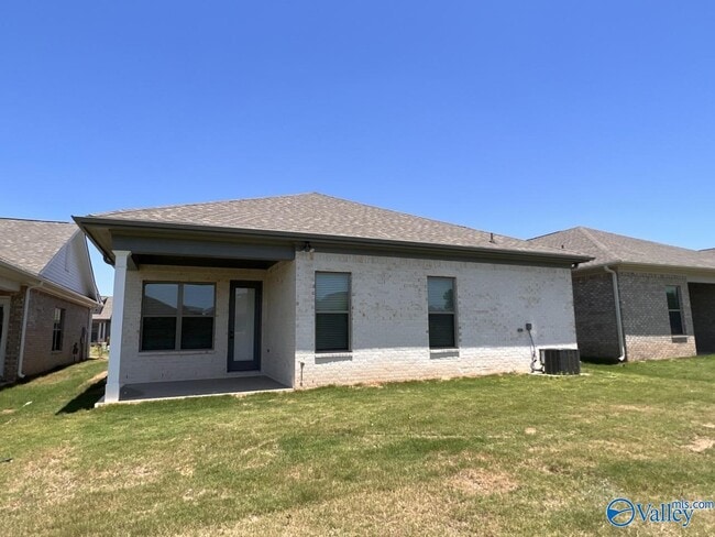 Building Photo - 330 Silo Ln