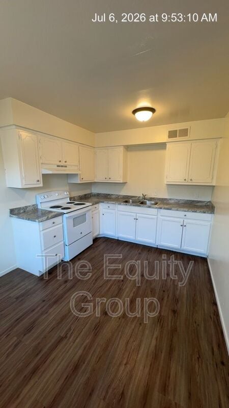 Building Photo - 620 N Blackstone St