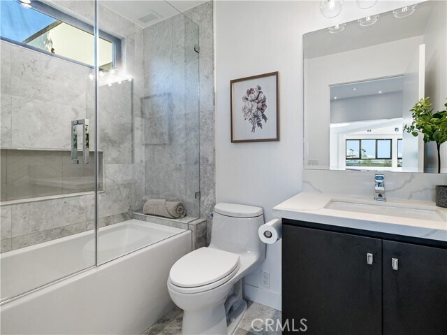 Building Photo - 2287 Sunset Plaza Dr