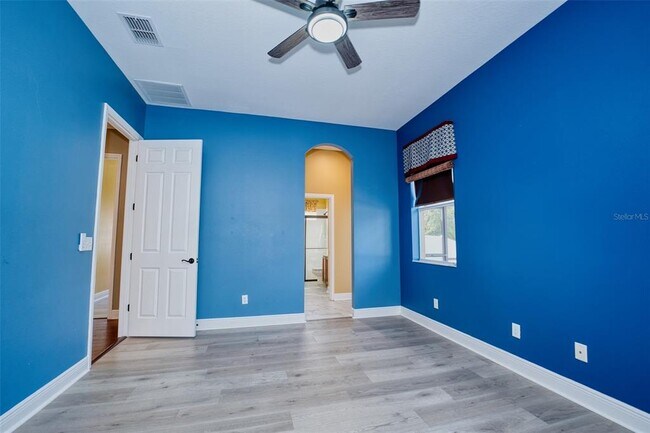 Building Photo - 10513 Palm Cove Ave
