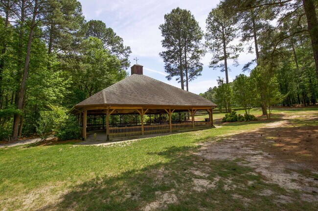 Building Photo - "Spacious 4-Bedroom Gem with 2.5 Baths at ...