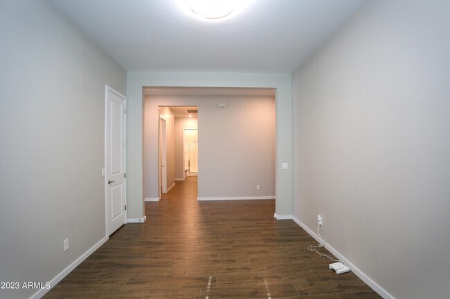 Building Photo - 1201 E Cherrywood Pl