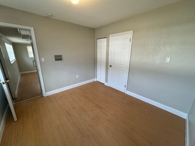 Building Photo - Fenced in four bedroom house near beautiful Gulfport