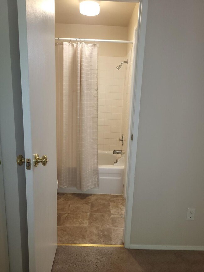 Building Photo - Watts-8309 Villa
