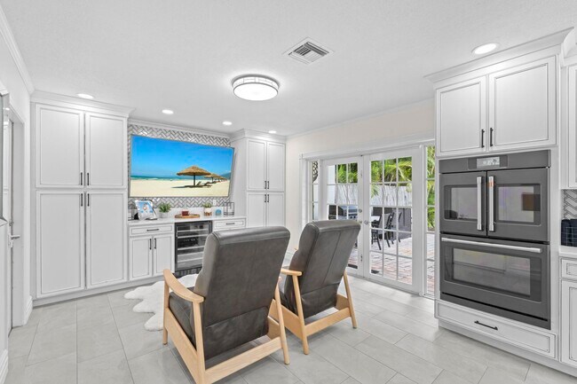 Building Photo - 1497 S Club Dr
