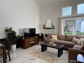 Building Photo - 410 Fallingstar