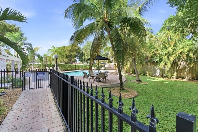 Building Photo - 2160 SW 16th Ave