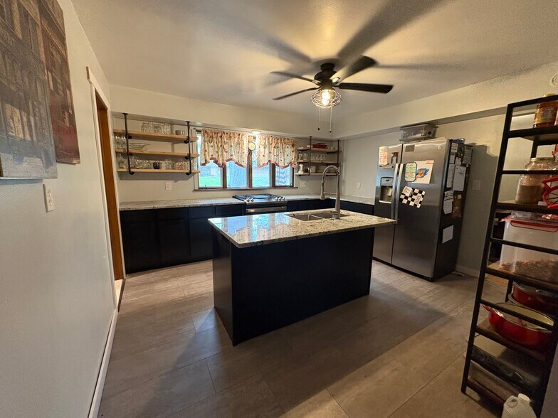 Building Photo - 211 S High St