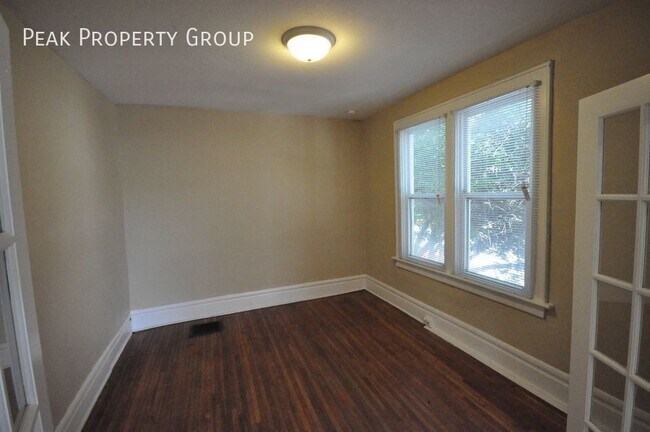 Building Photo - 406 E Northwood Ave