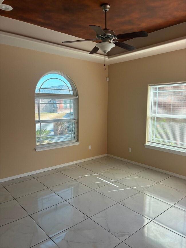 Building Photo - 3012 Basil Dr