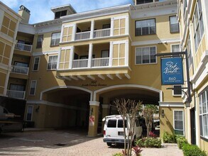 Building Photo - Beautiful Condo in the heart of Downtown O...